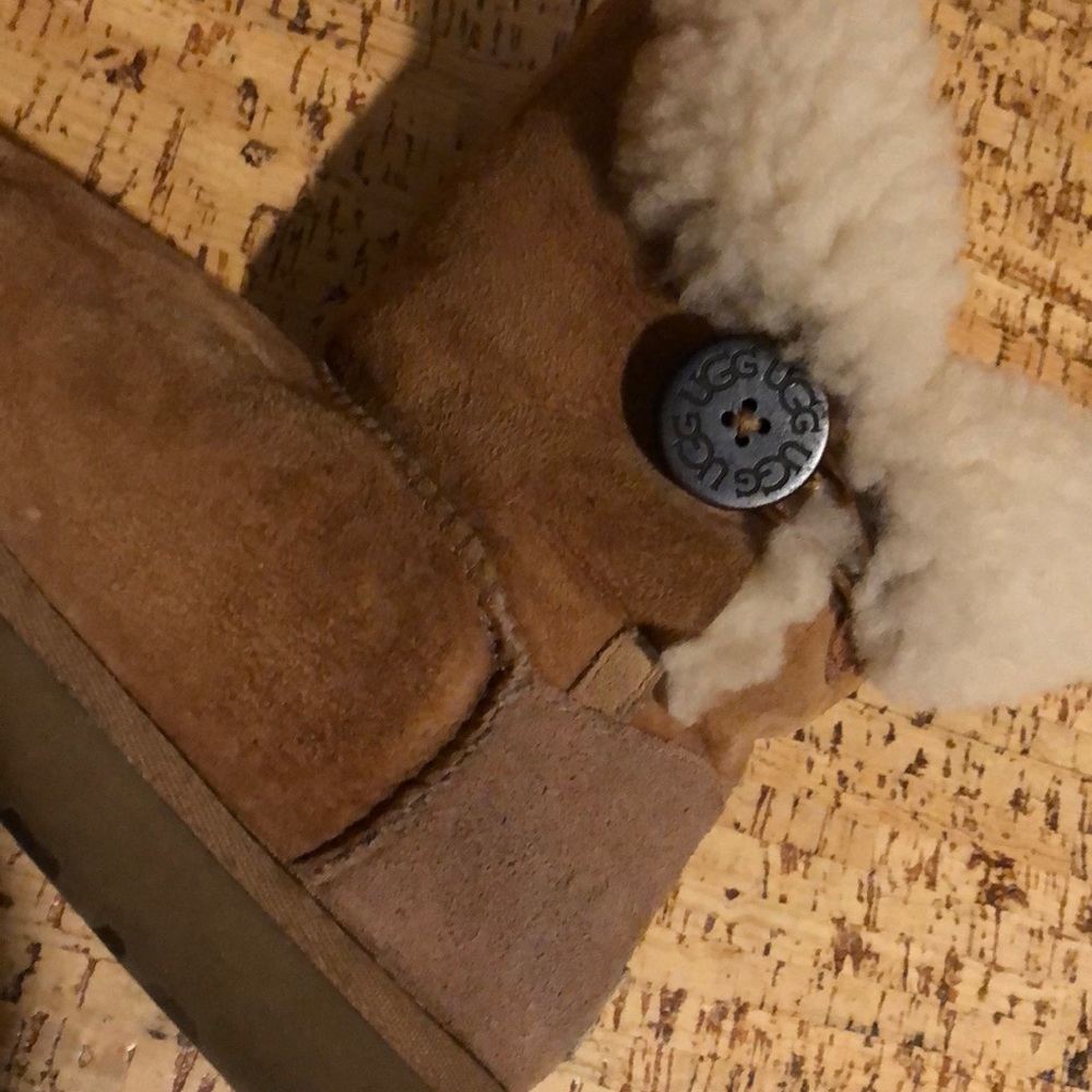 Ugg Camel Color Size 7 - image 6